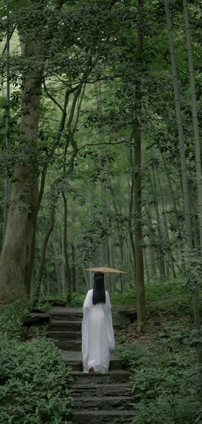 这人情世故的每一份通透都是我拿失望换来的.这年头“谁都靠不住.除非你有用.在这个烟换烟.酒换酒的时代.不要高估你和任何人的关系.生活万般苦.唯有自己渡。”