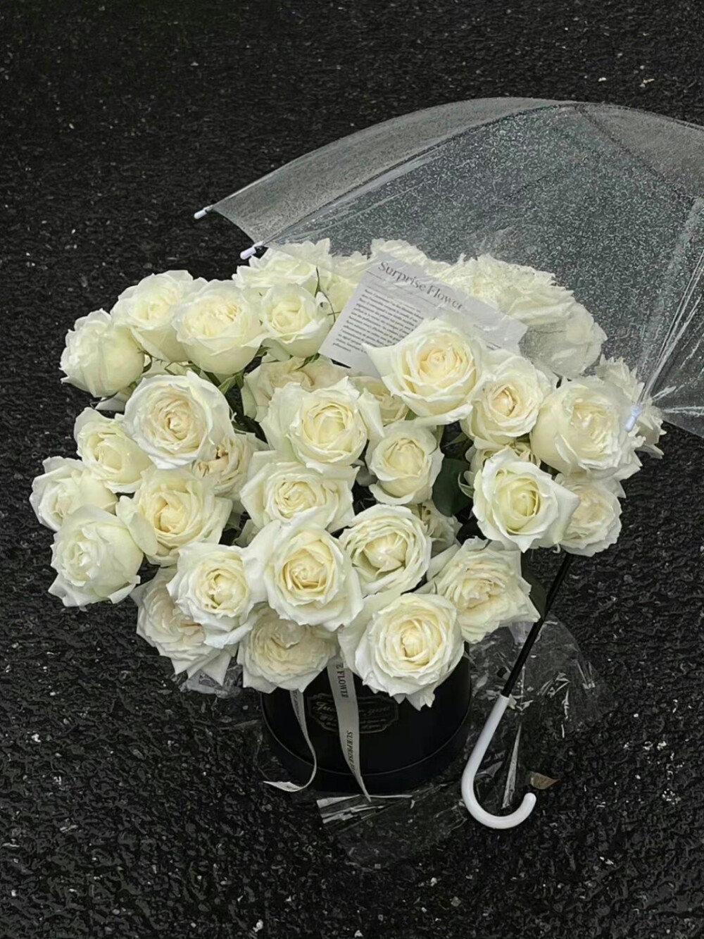 常常洗澡洗头 不一定就是因为爱干净 或许只是觉得刚吹了的头发很好看 洗澡很舒服 沐浴露的味道很好闻 常常去的那家饭馆 不一定味道很好 或许只是离住处比较近 喜欢的人 不一定很优秀 或许只是在他身边的时候 你笑得很甜