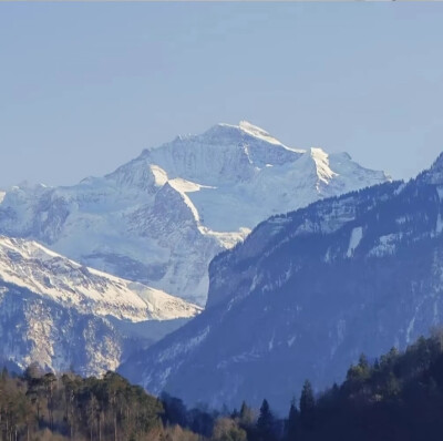 清透感背景图
山和海