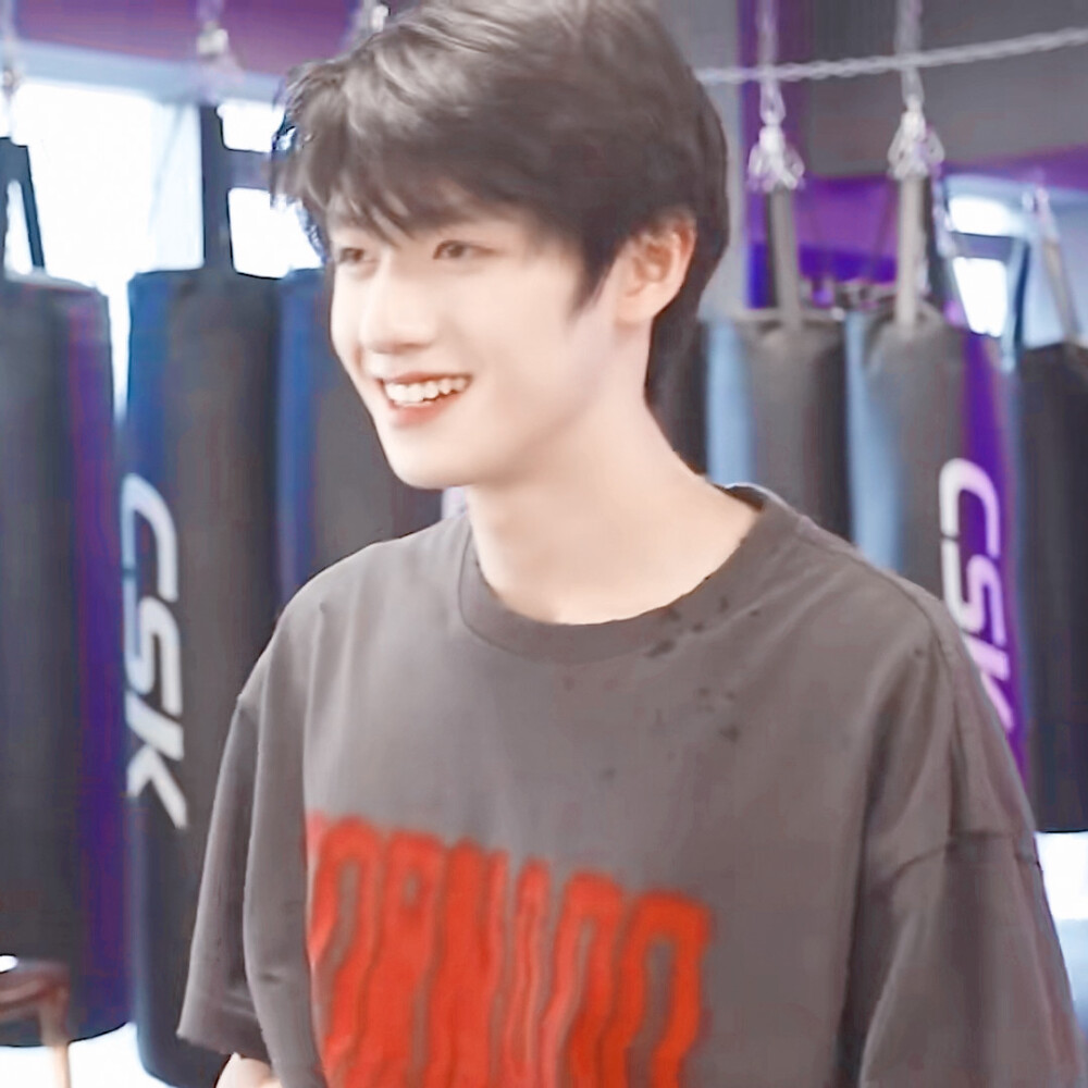 ◎朱志鑫
最后一波拳击·志来袭咯~
帅死我了/花痴花痴