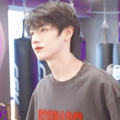 ◎朱志鑫
最后一波拳击·志来袭咯~
帅死我了/花痴花痴