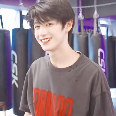 ◎朱志鑫
最后一波拳击·志来袭咯~
帅死我了/花痴花痴