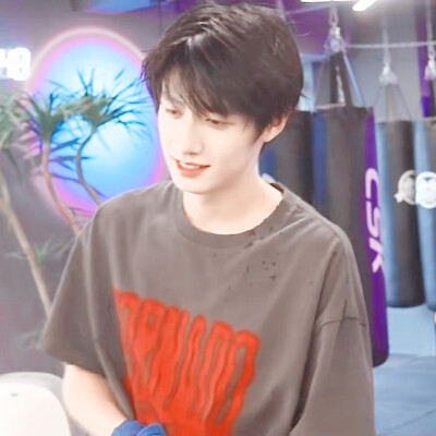 ◎朱志鑫
最后一波拳击·志来袭咯~
帅死我了/花痴花痴