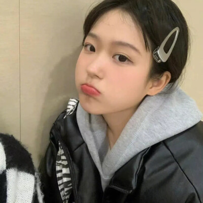 ꒰ঌ( ˶'-'˶) ໒꒱呆呆k