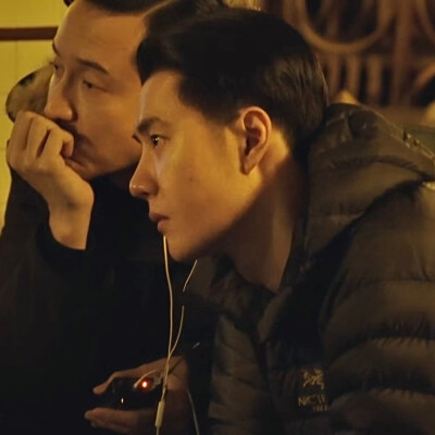 电影无名官微：
专心致志。
#无名王一博王传君观摩梁朝伟演戏#
#无名梁朝伟原声台词好有感染力#
#电影无名#《无名》正在热映。http://t.cn/A69B6eEM ​​​