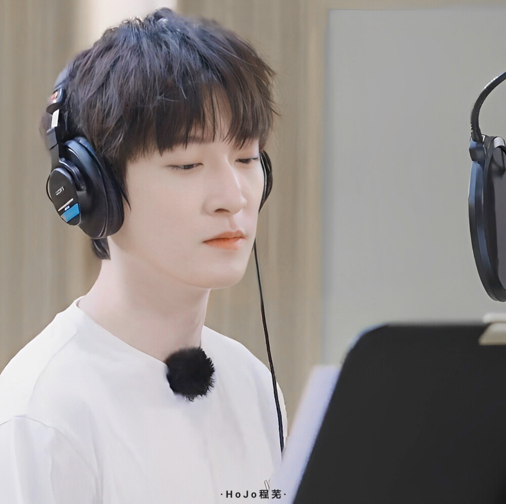 “哎呀，你们别闹了”
○曹恩齐
抱图dd点赞收专.
原©HoJo程芜自截.