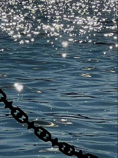 谷底照进去的那束光称为救赎 ​​​