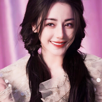 迪丽热巴，光照的方向。