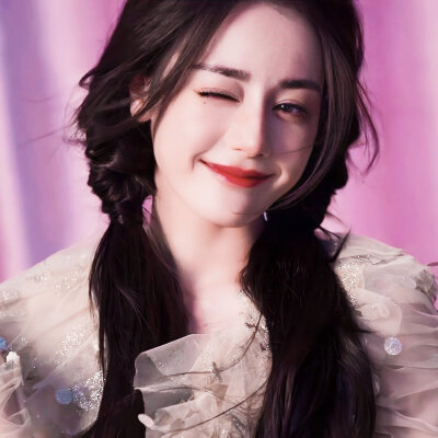 迪丽热巴，光照的方向。