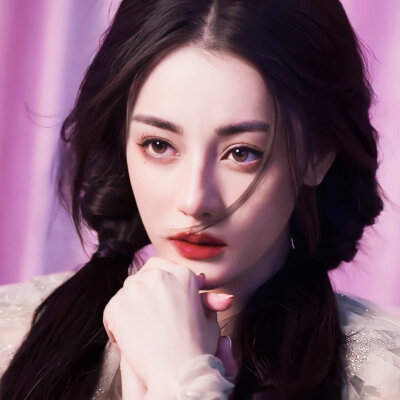 迪丽热巴，光照的方向。