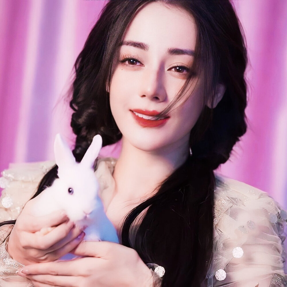 迪丽热巴，光照的方向。