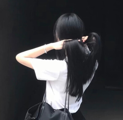 女