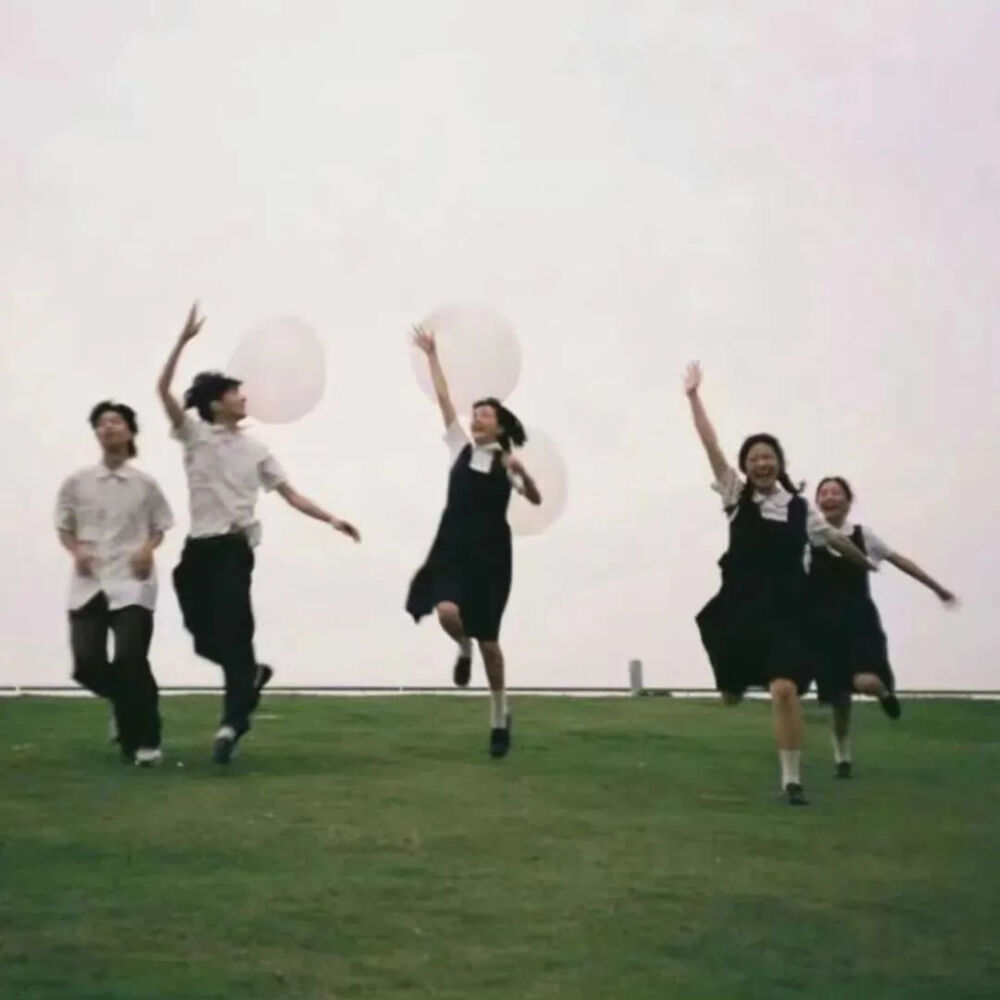 我的青春我永远是女主角。
背景图.图源网络.侵删。