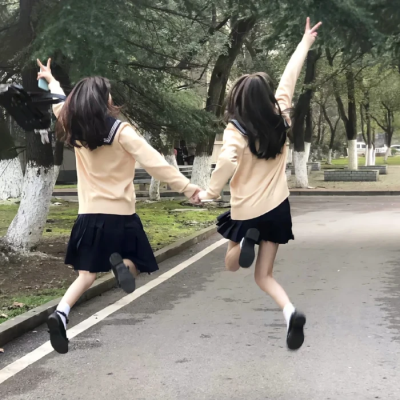 我的青春我永远是女主角。
背景图.图源网络.侵删。