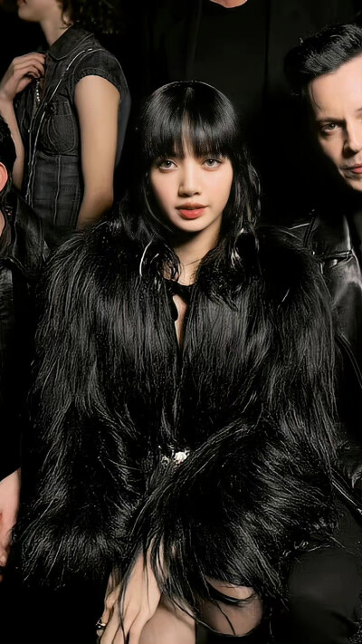 LISA 女王
cr.鲤栗旬