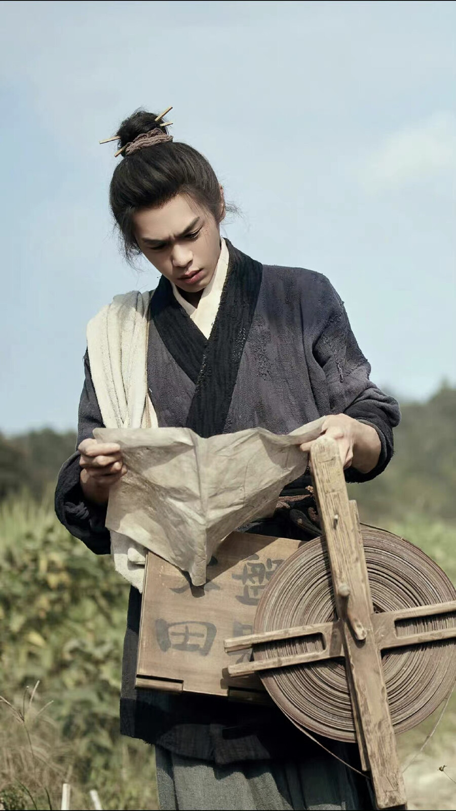 张若昀《显微镜下的大明》