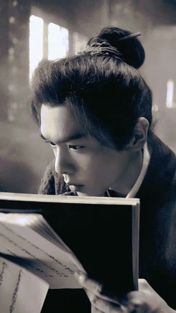 张若昀《显微镜下的大明》