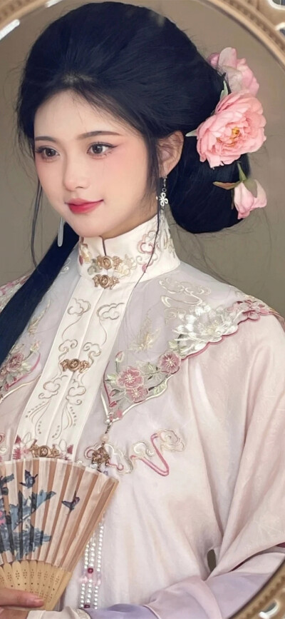 汉服【芙蓉不及美人妆】【古风】