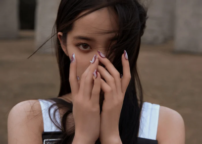 拿图滴滴关注收藏，人物欧阳娜娜