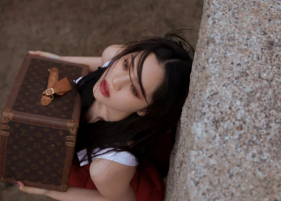 拿图滴滴关注收藏，人物欧阳娜娜