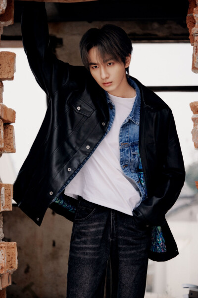 李宏毅手机壁纸