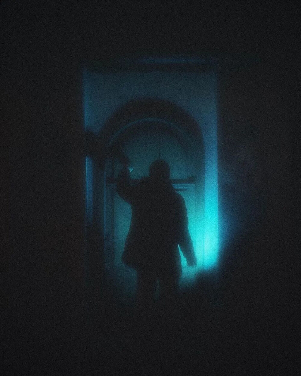 不同于是枝裕和的平淡温馨，hozzography的作品是幽深、潮湿、梦幻、迷离的氛围