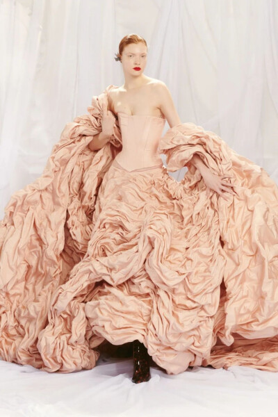 Glenn Martens客座设计的Jean Paul Gaultier 2022春夏高定系列