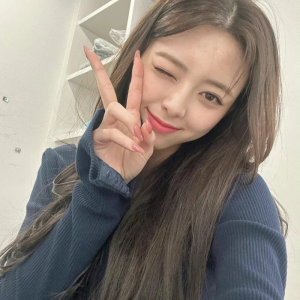 申有娜套图可二改
看简介