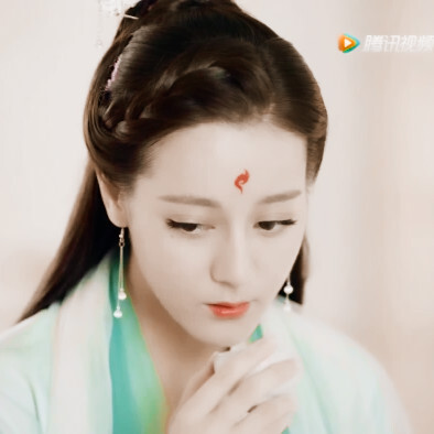 迪丽热巴(原截 许唯。)