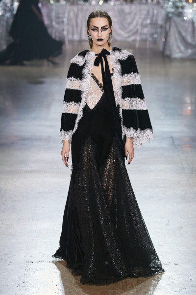 Rodarte F/W 2023
weibo@·疑似回到未来·