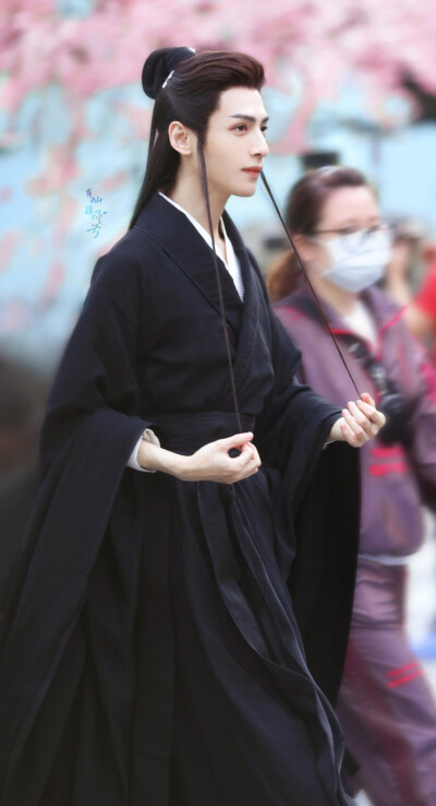 《皓衣行》罗云熙