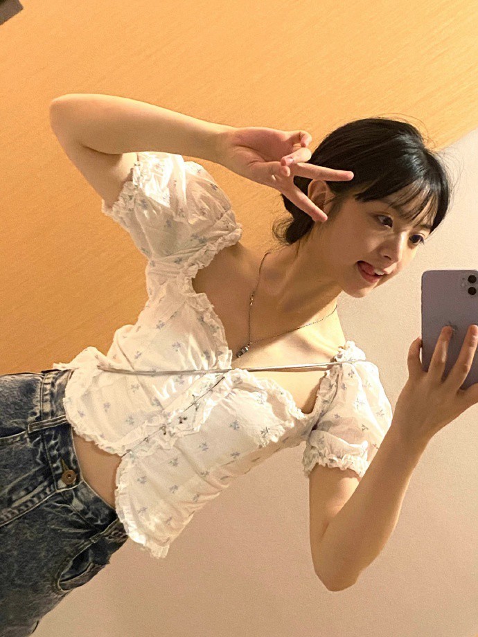 田曦薇
©Logo侵删.