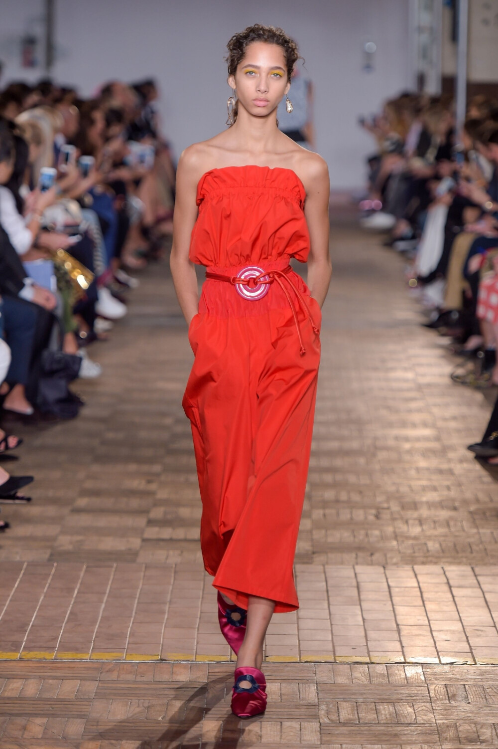 礼服、秀场、时装周、时尚、模特