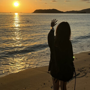 海边女头 侧脸图片