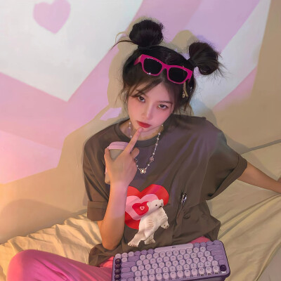 没有人赠与你阳光，那就自己给自己