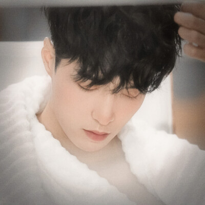  *Sleepy prince.(레이.)//张艺兴Lay