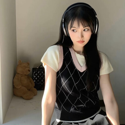 女