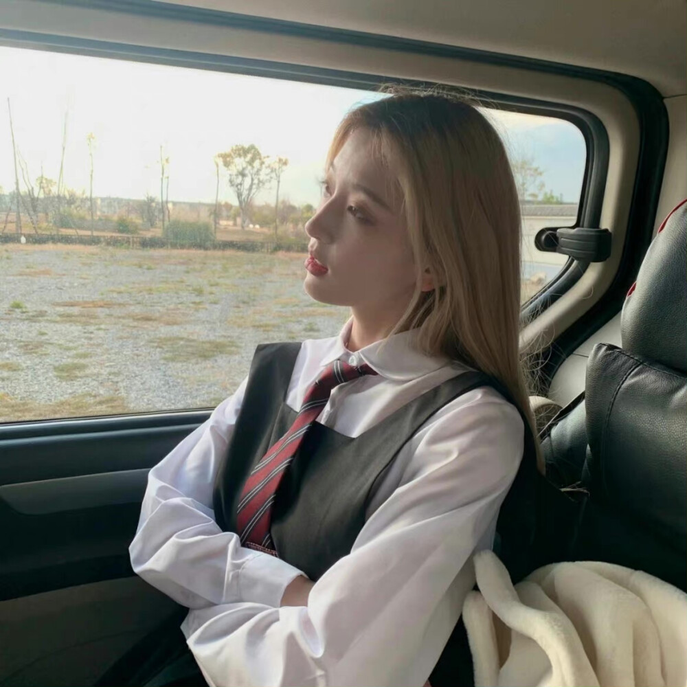 女