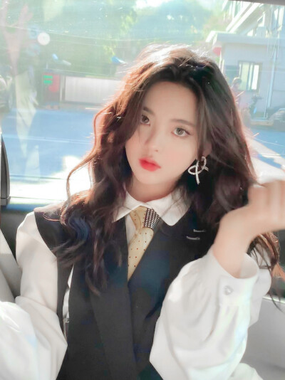 杨超越
©Logo侵删.
