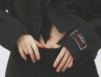 IU李知恩
恩！你小子在干什么？（邪魅一笑）