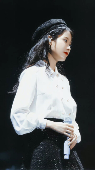 IU李知恩
李歌手