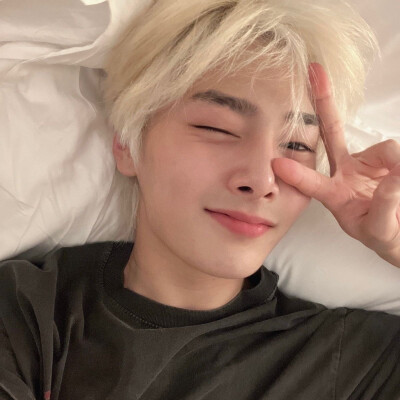 ᴵ ˡⁱᵏᵉ ʸᵒᵘʳ ᵉʸᵉᵇʳᵒʷˢ ᵃˢ ᵇᵉᵃᵘᵗⁱᶠᵘˡ ᵃˢ ᵗʰᵉ ᵐᵒᵘⁿᵗᵃⁱⁿ ᵉʸᵉˢ
ʷⁱᵗʰ ᵗʰᵉ ˢᵗᵃʳˢ ᵃⁿᵈ ᵗʰᵉ ˢᵉᵃ
ins kpop男头