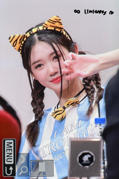 Yubin | 0303 k4签售
cr: Limitless0203