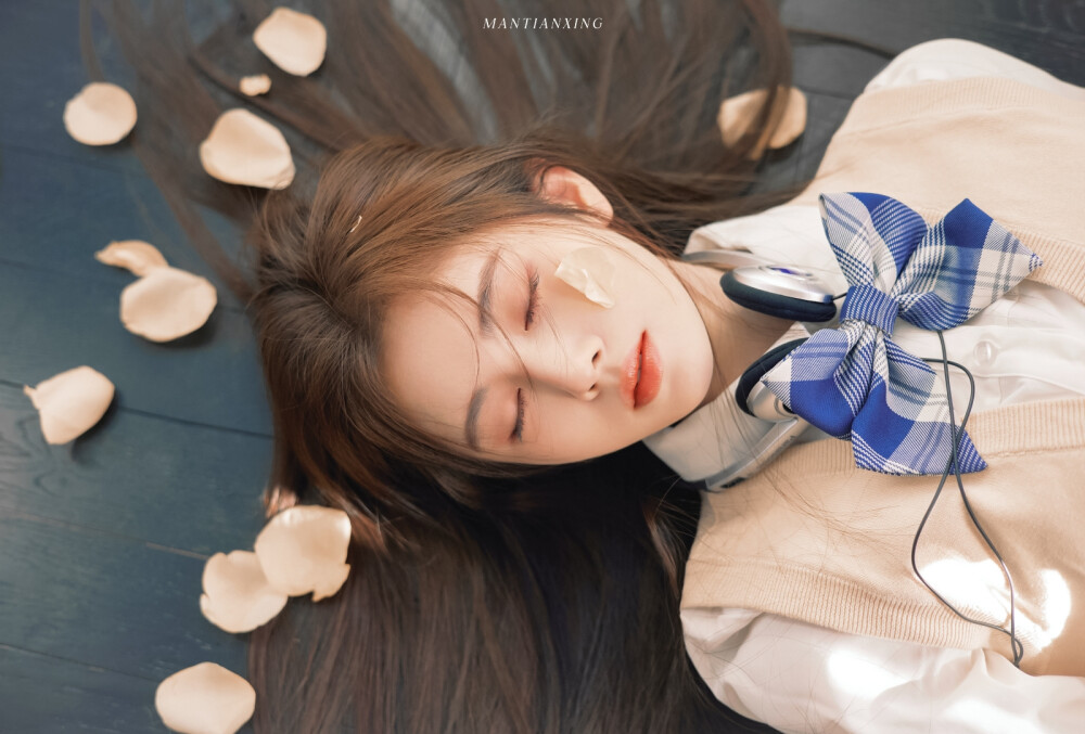 鞠婧祎
图源微博©-聚是满天星-