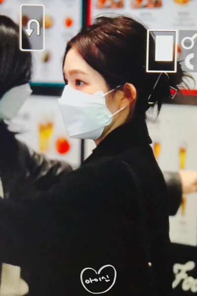 我献爱献媚都像是在献丑