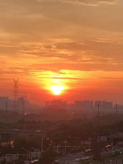 在北纬三十度的小城，仰望天空