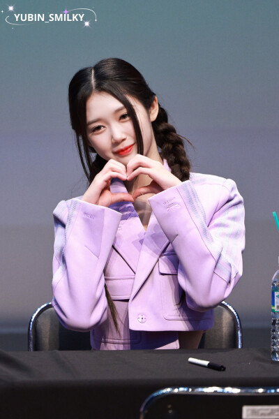 Yubin | 0304 FLNK签售
cr: YuBin_smilky
