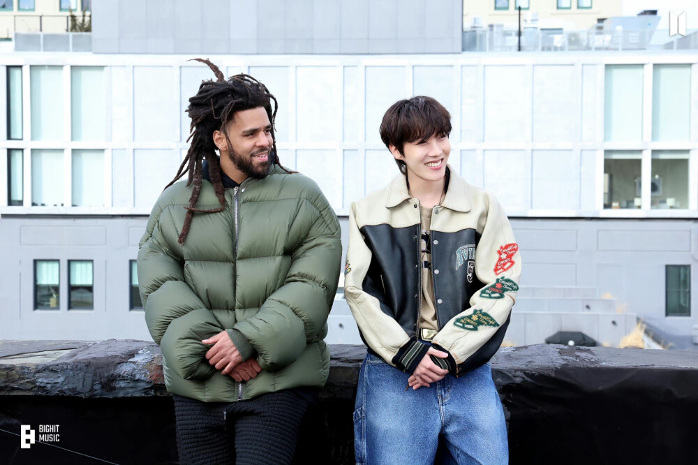 郑号锡
230307 Weverse
j-hope ‘on the street (with J. Cole)’ MV Photo Sketch