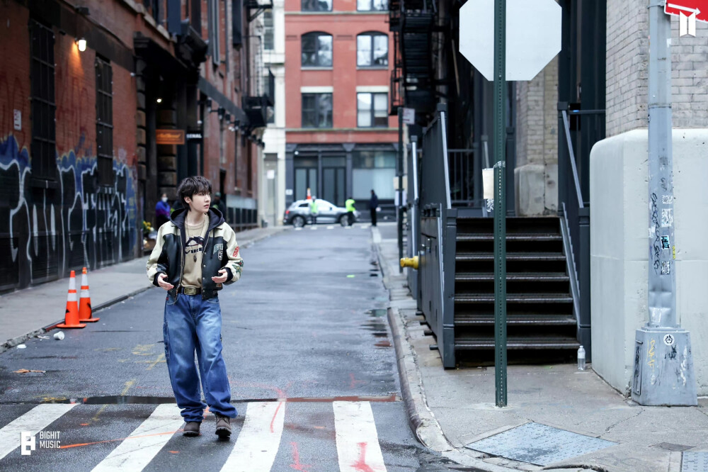 郑号锡
230307 Weverse
j-hope ‘on the street (with J. Cole)’ MV Photo Sketch