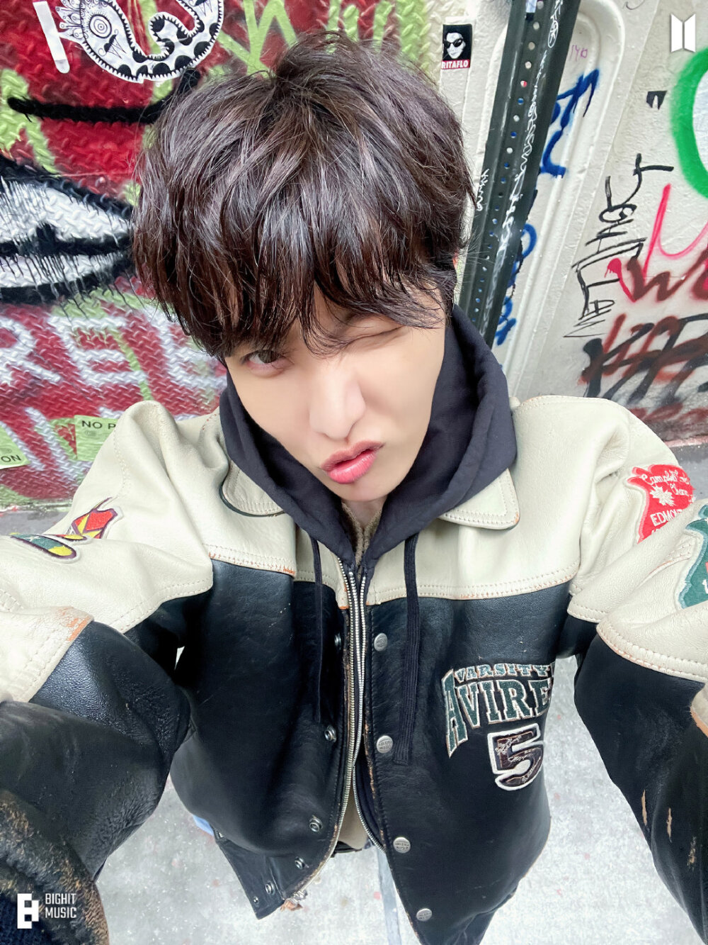 230311
官推更新号锡相关
j-hope 'on the street (with J. Cole)’ MV hope, right here!
